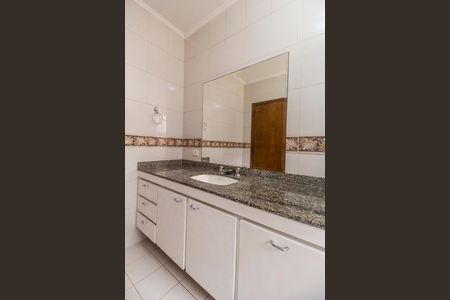 Casa à venda com 480m², 4 quartos e 3 vagas Casa à venda com 480m², 4 quartos e 3 vagasBanheiro da Suíte