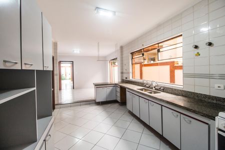 Casa à venda com 480m², 4 quartos e 3 vagas Casa à venda com 480m², 4 quartos e 3 vagasCozinha