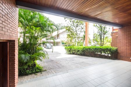 Casa à venda com 480m², 4 quartos e 3 vagas Casa à venda com 480m², 4 quartos e 3 vagasGaragem