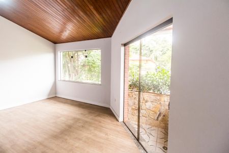 Casa à venda com 480m², 4 quartos e 3 vagas Casa à venda com 480m², 4 quartos e 3 vagasSala