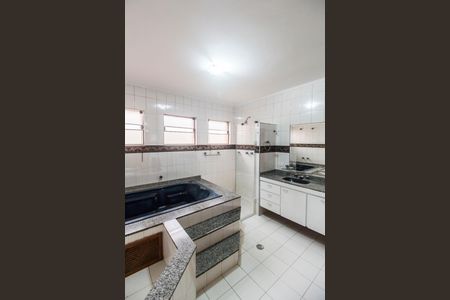 Casa à venda com 480m², 4 quartos e 3 vagas Casa à venda com 480m², 4 quartos e 3 vagasBanheiro da Suíte