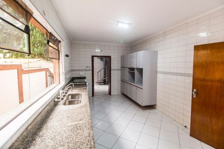 Casa à venda com 480m², 4 quartos e 3 vagas Casa à venda com 480m², 4 quartos e 3 vagasCopa