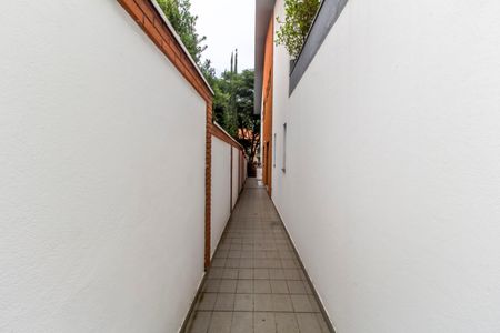 Casa à venda com 480m², 4 quartos e 3 vagas Casa à venda com 480m², 4 quartos e 3 vagasCorredor