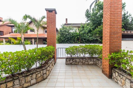 Casa à venda com 480m², 4 quartos e 3 vagas Casa à venda com 480m², 4 quartos e 3 vagasVaranda