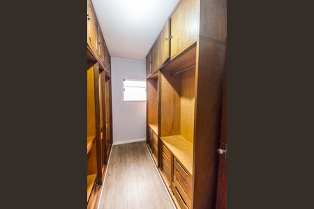 Casa à venda com 480m², 4 quartos e 3 vagas Casa à venda com 480m², 4 quartos e 3 vagasCloset da suíte