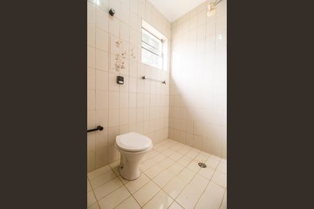 Casa à venda com 480m², 4 quartos e 3 vagas Casa à venda com 480m², 4 quartos e 3 vagasBanheiro de serviço