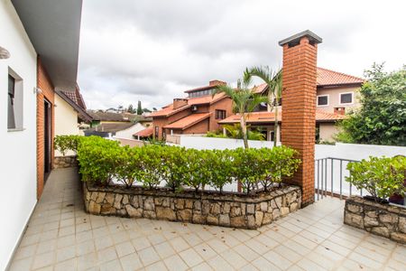 Casa à venda com 480m², 4 quartos e 3 vagas Casa à venda com 480m², 4 quartos e 3 vagasVaranda