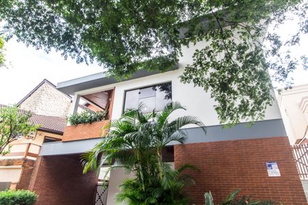 Casa à venda com 480m², 4 quartos e 3 vagas Casa à venda com 480m², 4 quartos e 3 vagasFachada