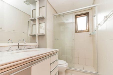 Banheiro 1 de apartamento para alugar com 2 quartos, 74m² em Petrópolis, Porto Alegre