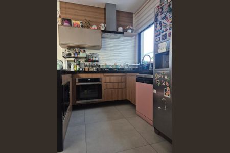 Casa de condomínio à venda com 160m², 3 quartos e 4 vagas