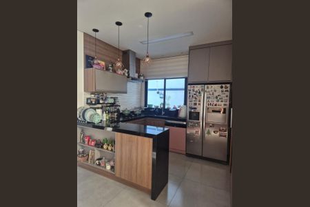 Casa de condomínio à venda com 160m², 3 quartos e 4 vagas