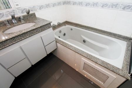 Apartamento para alugar com 160m², 4 quartos e 3 vagasBanheiro da Suíte 2