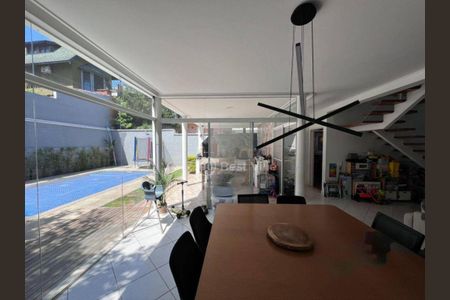 Casa à venda com 300m², 3 quartos e 4 vagas