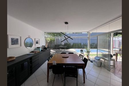 Casa à venda com 300m², 3 quartos e 4 vagas