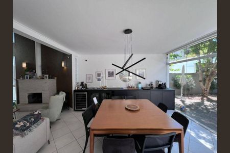 Casa à venda com 3 quartos, 300m² em Residencial Tres (Alphaville), Santana de Parnaíba