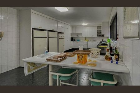 Casa de condomínio à venda com 651m², 4 quartos e 5 vagas