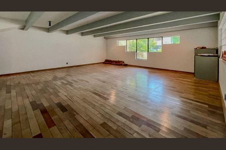 Casa de condomínio à venda com 651m², 4 quartos e 5 vagas