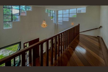 Casa de condomínio à venda com 651m², 4 quartos e 5 vagas