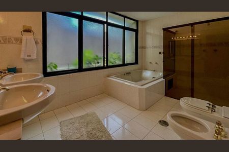 Casa de condomínio à venda com 651m², 4 quartos e 5 vagas