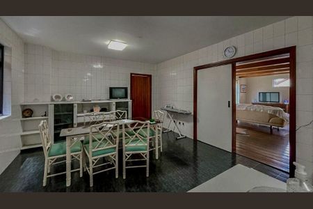 Casa de condomínio à venda com 651m², 4 quartos e 5 vagas