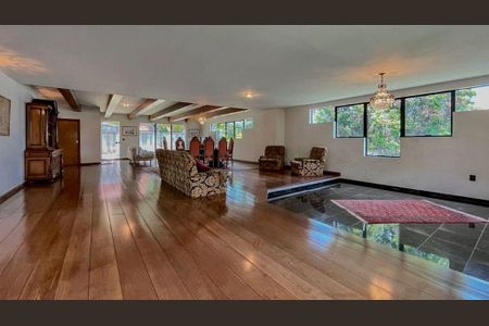 Casa de condomínio à venda com 651m², 4 quartos e 5 vagas