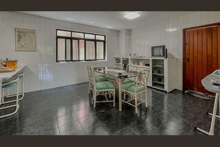 Casa de condomínio à venda com 651m², 4 quartos e 5 vagas