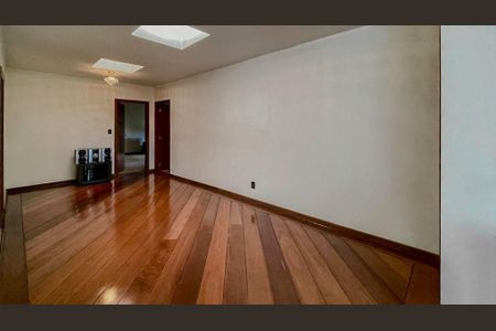 Casa de condomínio à venda com 651m², 4 quartos e 5 vagas