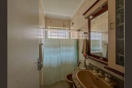 Casa de condomínio à venda com 243m², 4 quartos e 3 vagas
