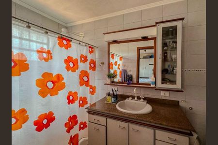 Casa de condomínio à venda com 243m², 4 quartos e 3 vagas