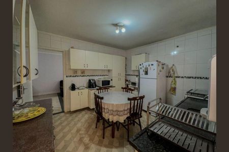 Casa de condomínio à venda com 243m², 4 quartos e 3 vagas