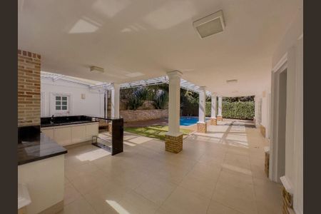 Casa de condomínio à venda com 560m², 4 quartos e 6 vagas