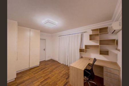 Casa de condomínio à venda com 560m², 4 quartos e 6 vagas