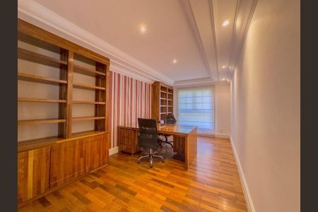 Casa de condomínio à venda com 560m², 4 quartos e 6 vagas