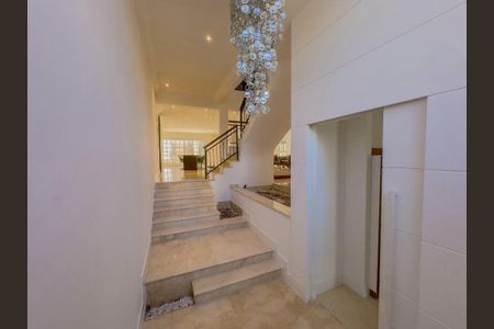 Casa de condomínio à venda com 560m², 4 quartos e 6 vagas