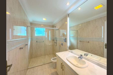 Casa de condomínio à venda com 560m², 4 quartos e 6 vagas