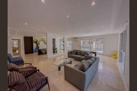 Casa de condomínio à venda com 560m², 4 quartos e 6 vagas