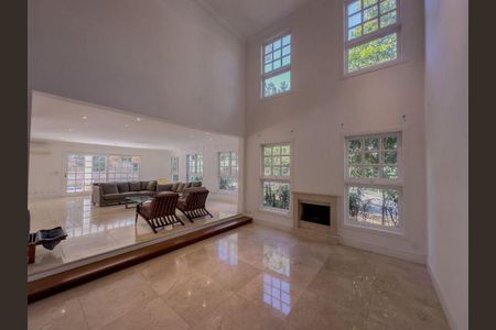 Casa de condomínio à venda com 560m², 4 quartos e 6 vagas