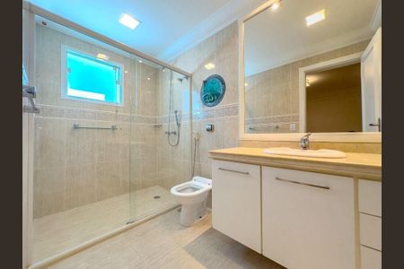 Casa de condomínio à venda com 560m², 4 quartos e 6 vagas