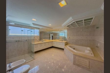 Casa de condomínio à venda com 560m², 4 quartos e 6 vagas