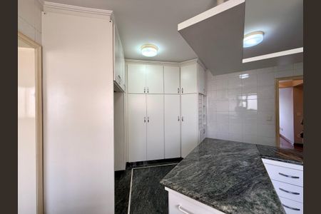 Apartamento à venda com 180m², 4 quartos e 4 vagasCozinha 