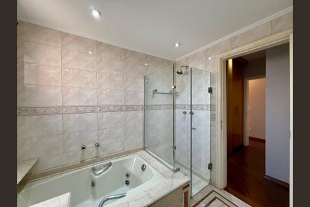 Apartamento à venda com 180m², 4 quartos e 4 vagasBanheiro Suite 1