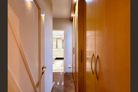 Apartamento à venda com 180m², 4 quartos e 4 vagasCloset Suite 1