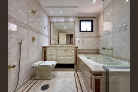 Apartamento à venda com 180m², 4 quartos e 4 vagasBanheiro Suite 1