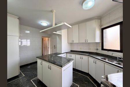 Apartamento à venda com 180m², 4 quartos e 4 vagasCozinha 