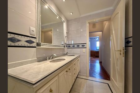 Apartamento à venda com 180m², 4 quartos e 4 vagasBanheiro Social 