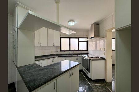 Apartamento à venda com 180m², 4 quartos e 4 vagasCozinha 