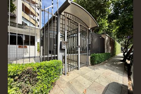 Apartamento à venda com 180m², 4 quartos e 4 vagasFachada 