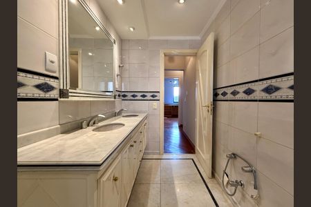 Apartamento à venda com 180m², 4 quartos e 4 vagasBanheiro Social 