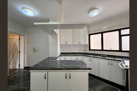 Apartamento à venda com 180m², 4 quartos e 4 vagasCozinha 