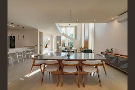 Casa à venda com 350m², 4 quartos e 4 vagas